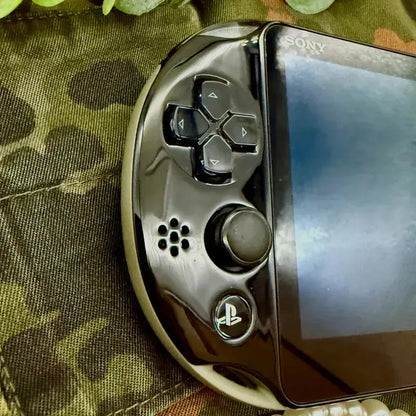 PS Vita 2000 in khaki schwarz gemoddet - 3DSRenew